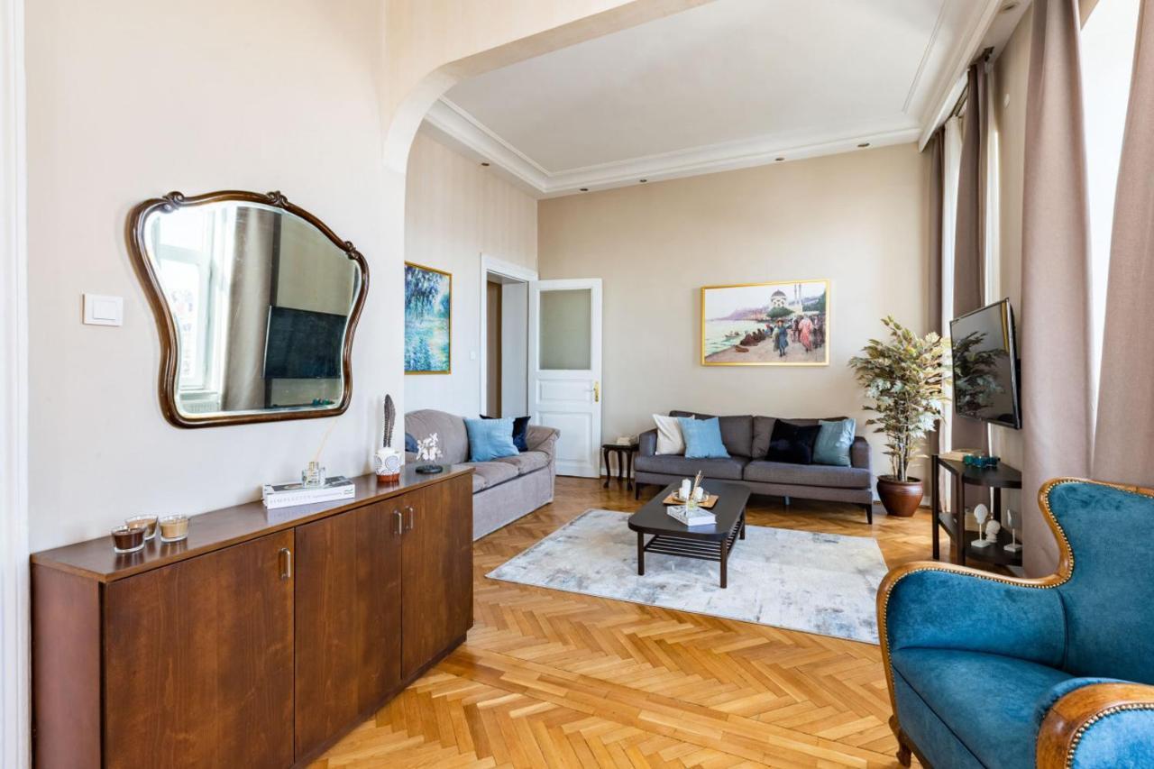 Historical Flat With A Lovely Sea View In Beyoglu Istanbul Exterior photo