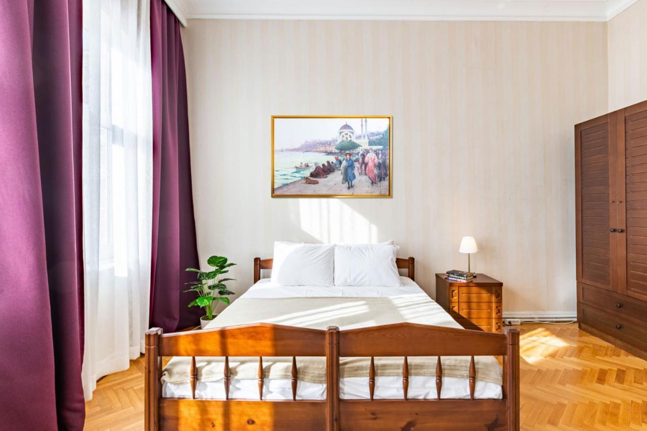 Historical Flat With A Lovely Sea View In Beyoglu Istanbul Exterior photo