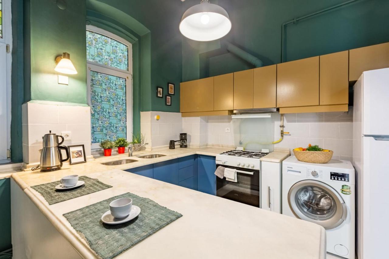 Historical Flat With A Lovely Sea View In Beyoglu Istanbul Exterior photo
